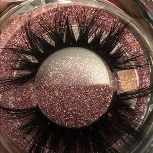 Mink eyelashes